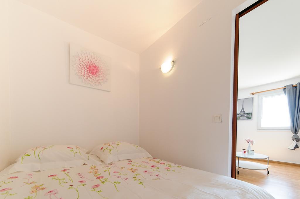 Le Marnois-Gare Apartment Noisy-le-Grand Room photo